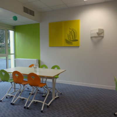 M149 TABLES IVRY, M313 CHAISES 2T3M SURELEVEES & M403 PANNEAUX ACOUSTIQUES - FOUGERES (35)
