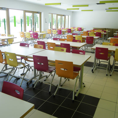 M372 TABLES ISSY & M313 CHAISES ZOOM