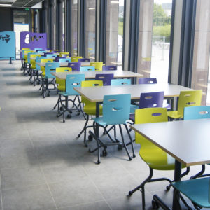 M408 TABLES RABATTABLES PLAK & M313 CHAISES ZOOM