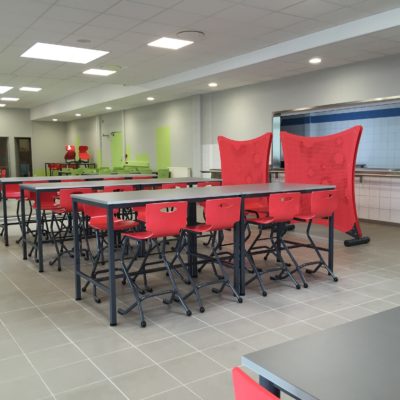 M400 TABLES SNACK & TABOURETS ZOOM