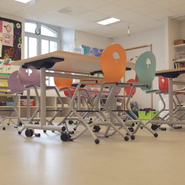 TABLE PLAK CHAISE SURELEVEE