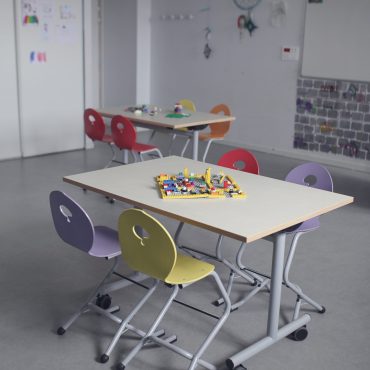 TABLE PLAK CHAISE SURELEVEE