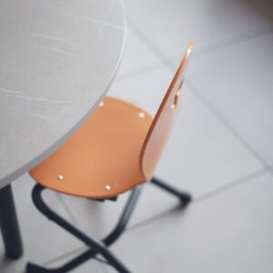 M313 CHAISE 2T3M AVEC M149 TABLE IVRY